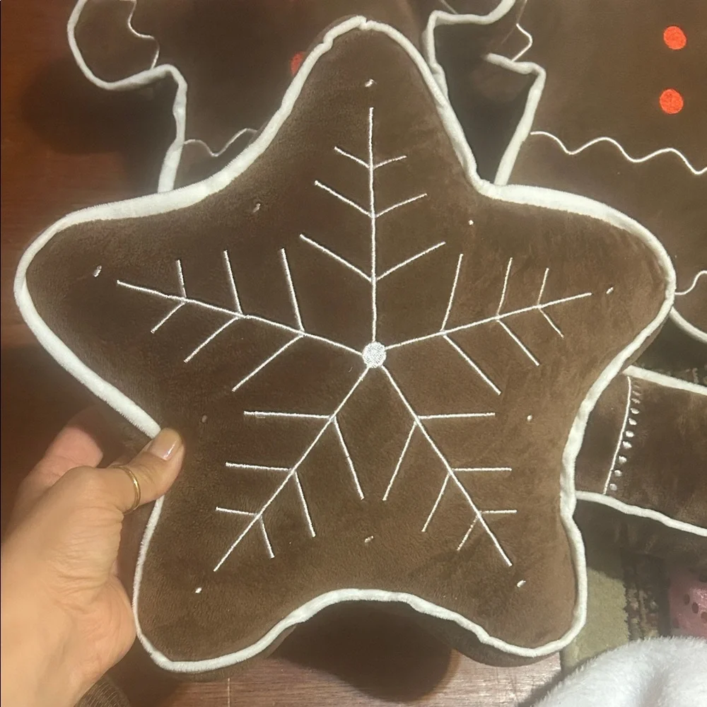 Amazon Brown Gingerbread Holiday Plush Pillow Set - Tree Star Candy Cane
